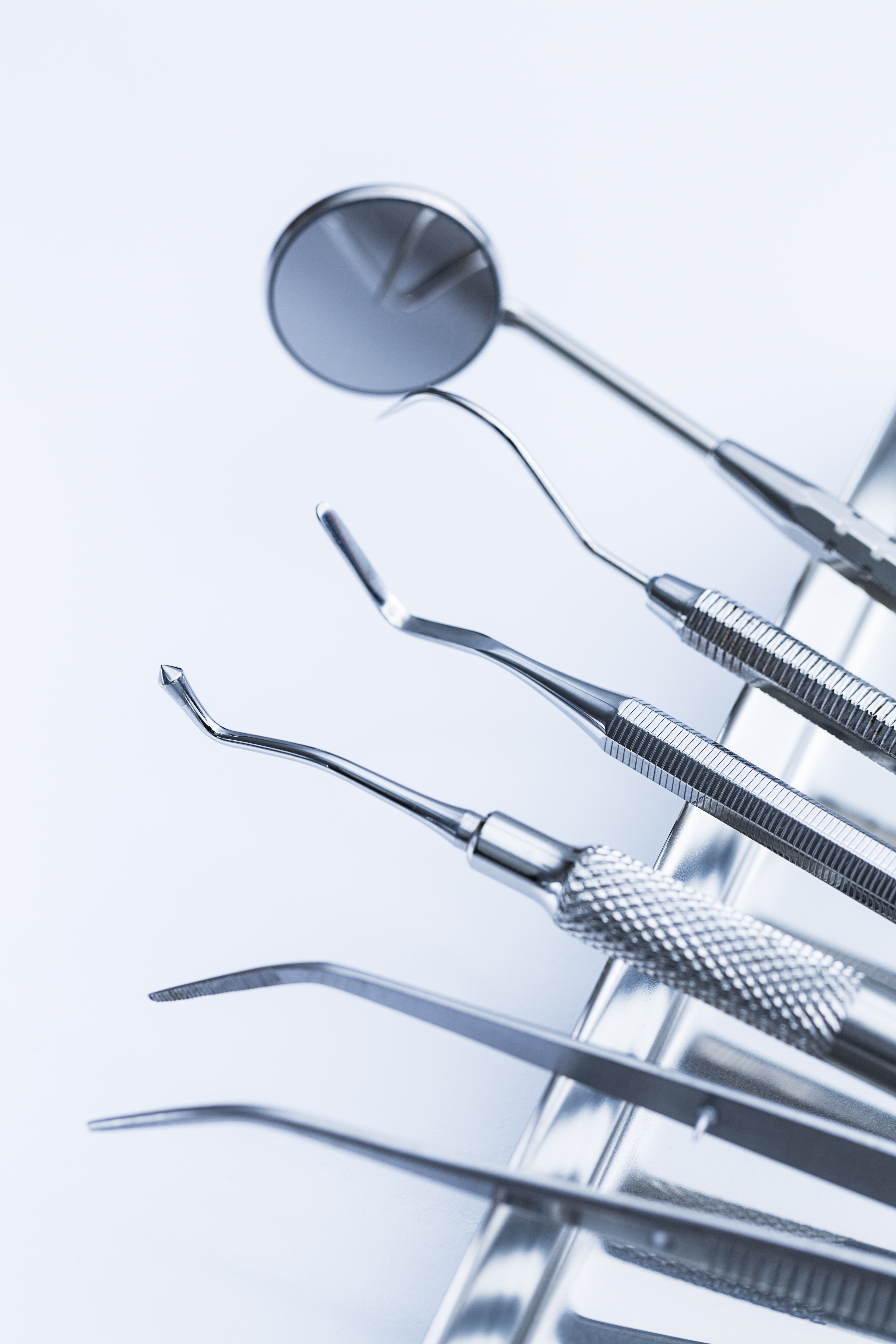 set-dental-tools-tray-mirror-tweezers-tamper-dentist